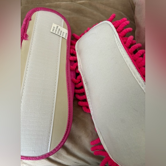 Two pairs of bunny mopping slippers - Picture 2 of 5